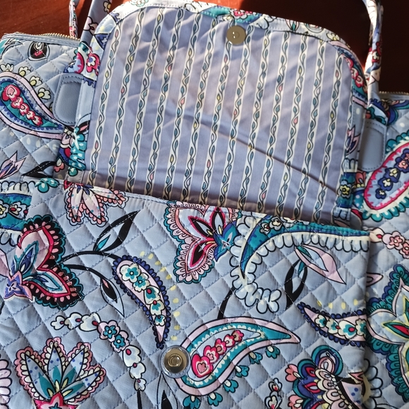 Vera Bradley "Makani Paisley" Carson North South Tote NWT - Picture 4 of 11